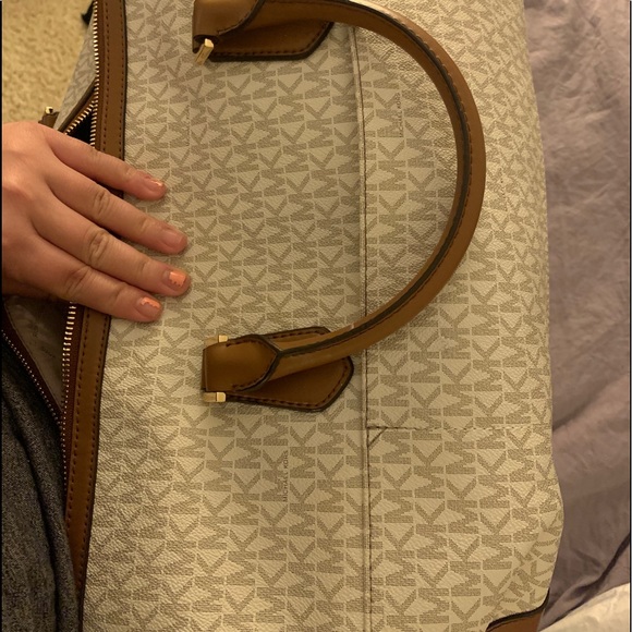 MICHAE KORS TRAVELERS DUFFLE - AUTHENTIC - Picture 1 of 3